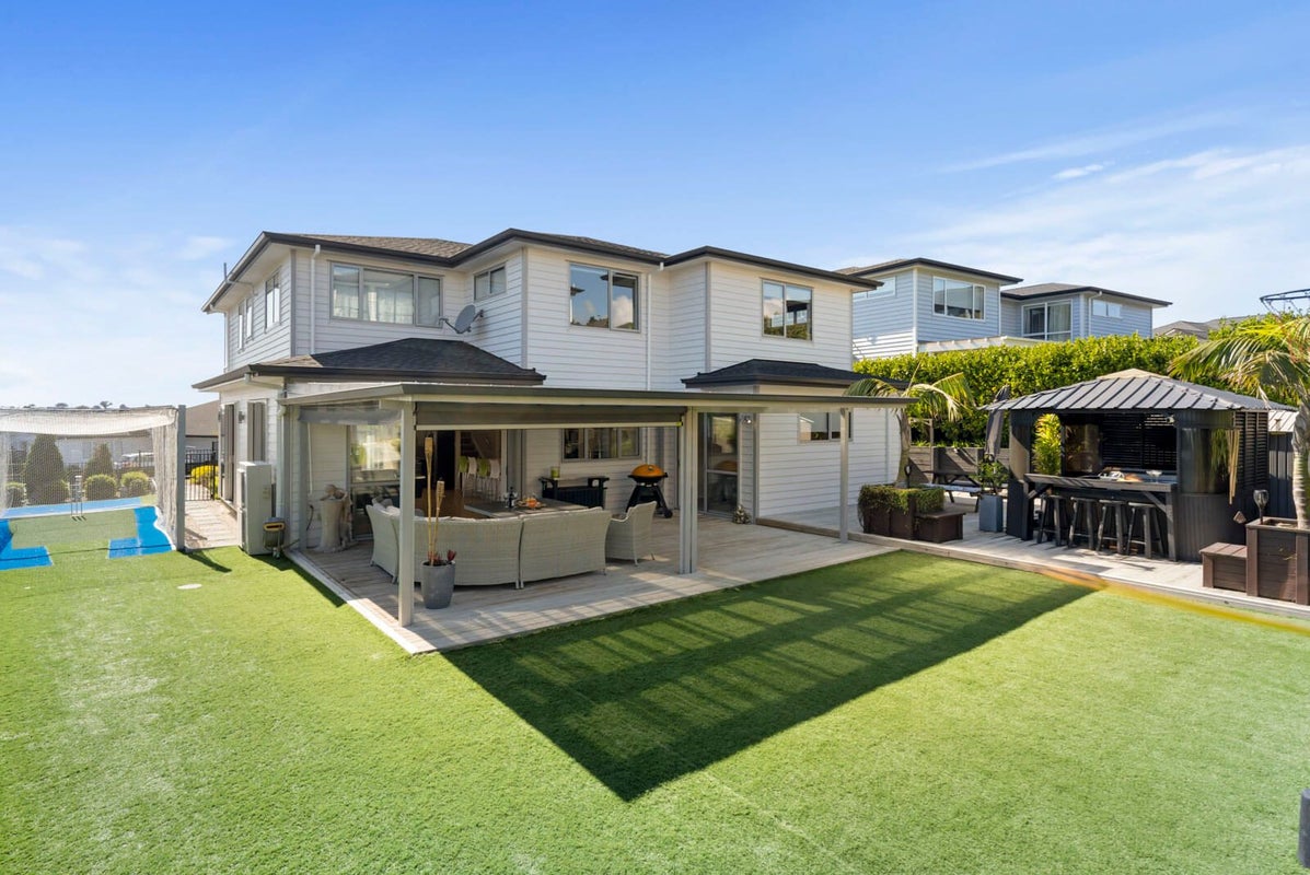 13 Eastview Crescent, Stanmore Bay, Whangaparaoa - Carousel 1