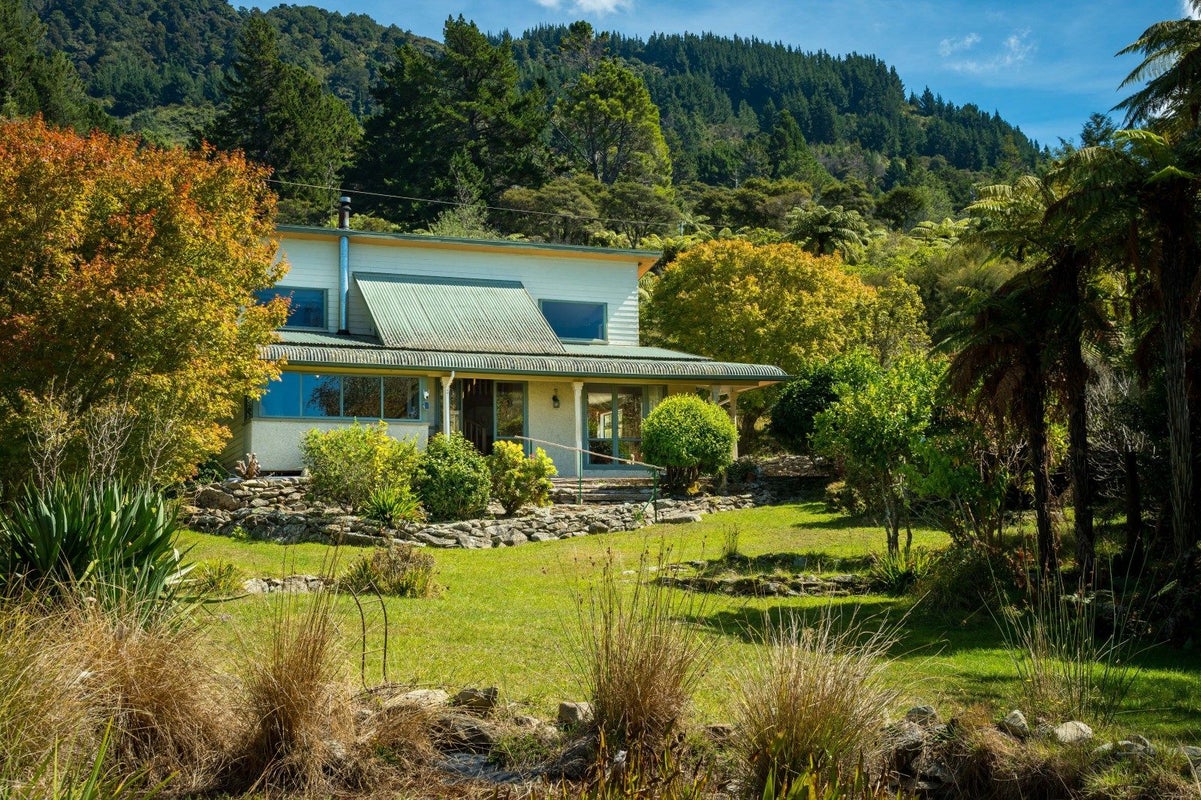0 Whatanihi Pelorus, Whatanihi Bay, Havelock - Carousel 31