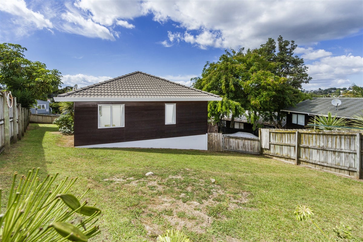 2/13 Valecrest Place, Bayview, North Shore City - Carousel 15