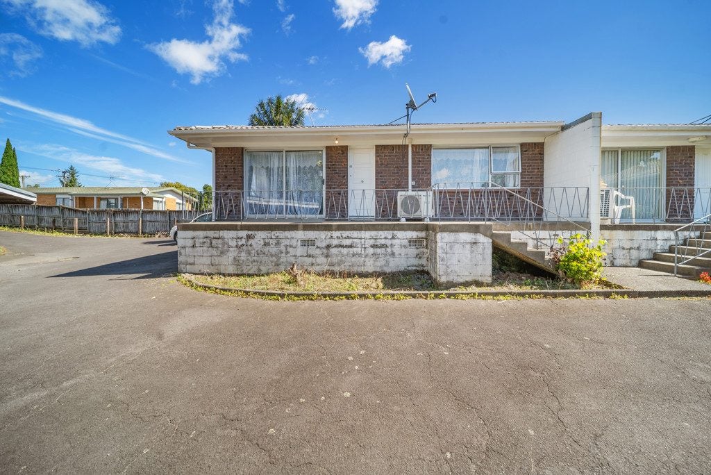 1/49A Landon Avenue, Mangere East, Auckland - Carousel 1