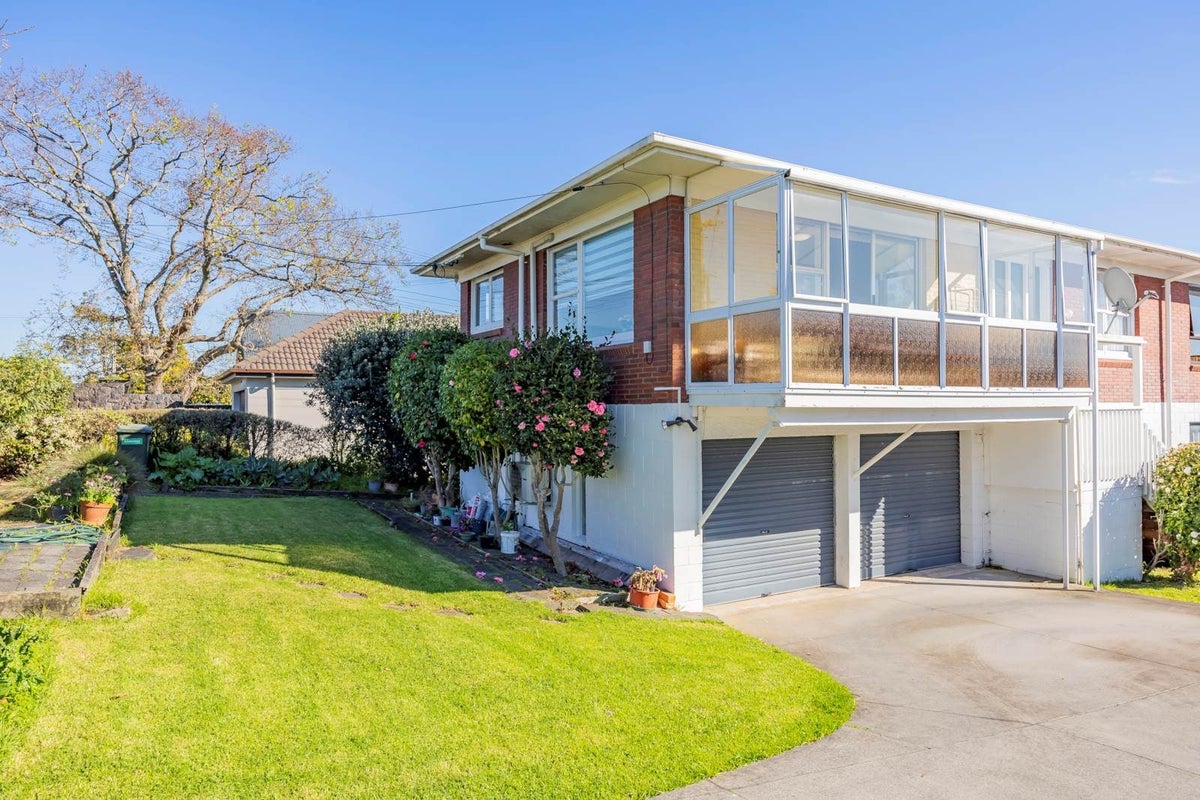 1/7 Eversleigh Road, Belmont, Auckland - Carousel 2