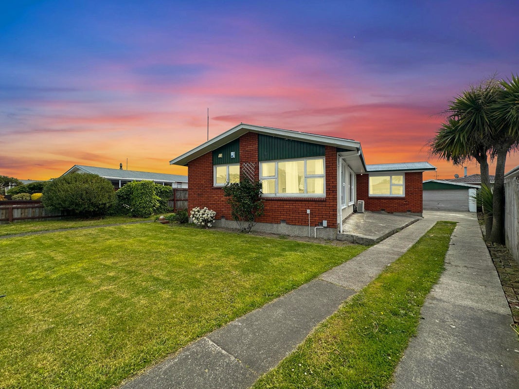 64 Frensham Crescent, Woolston, Christchurch - Carousel 1