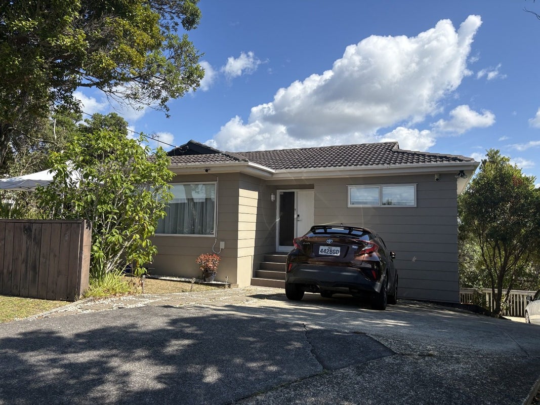 121 Arran Road, Browns Bay, Auckland - Carousel 1