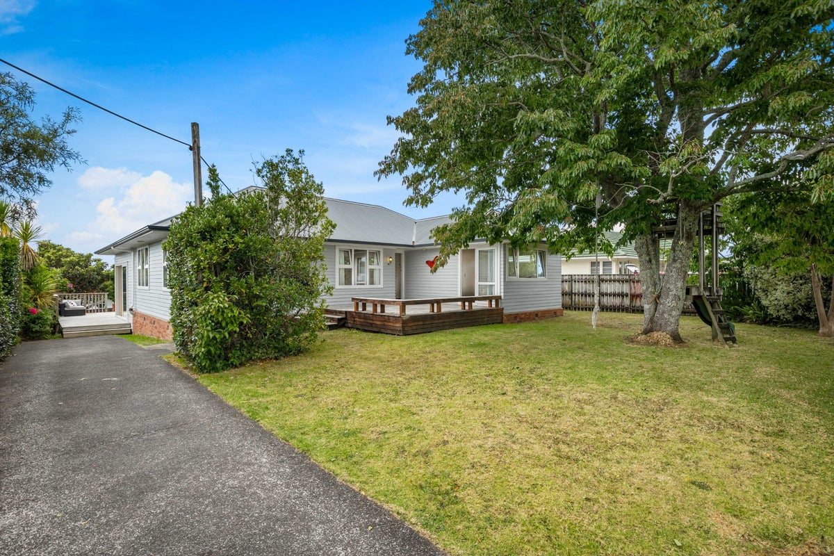 34 Neil Avenue, Te Atatu Peninsula, Auckland - Carousel 1
