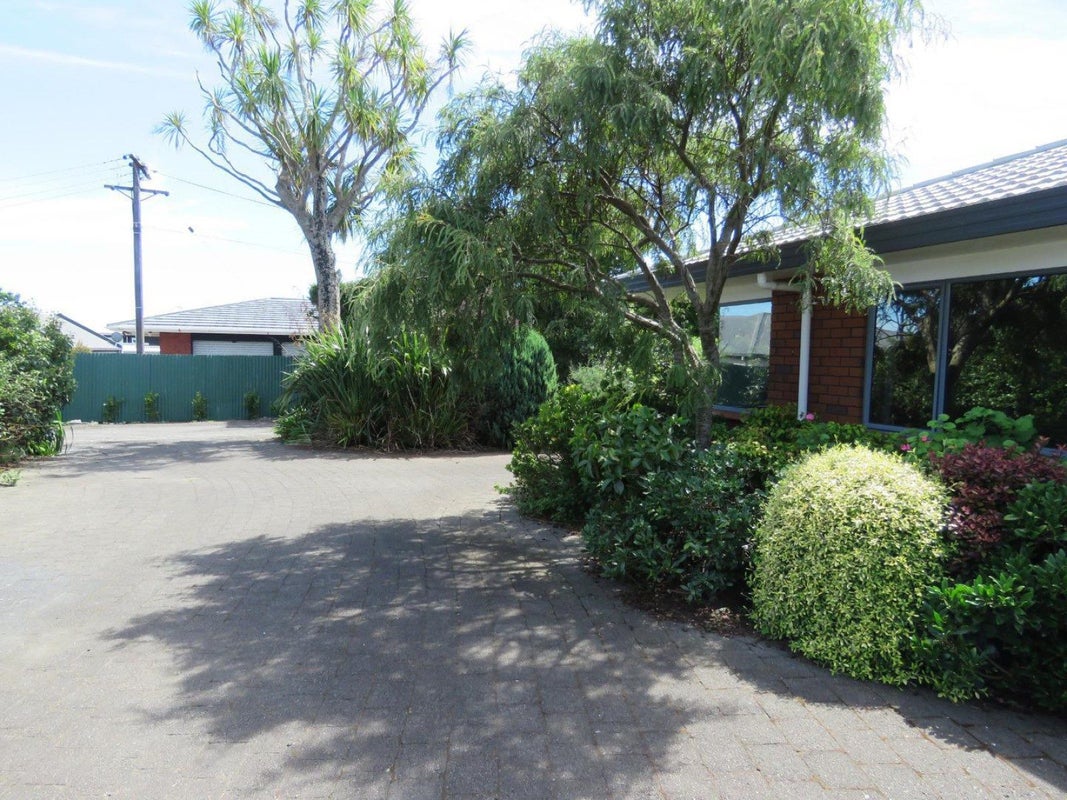 17B Mangorei Road, Strandon, New Plymouth - Carousel 11