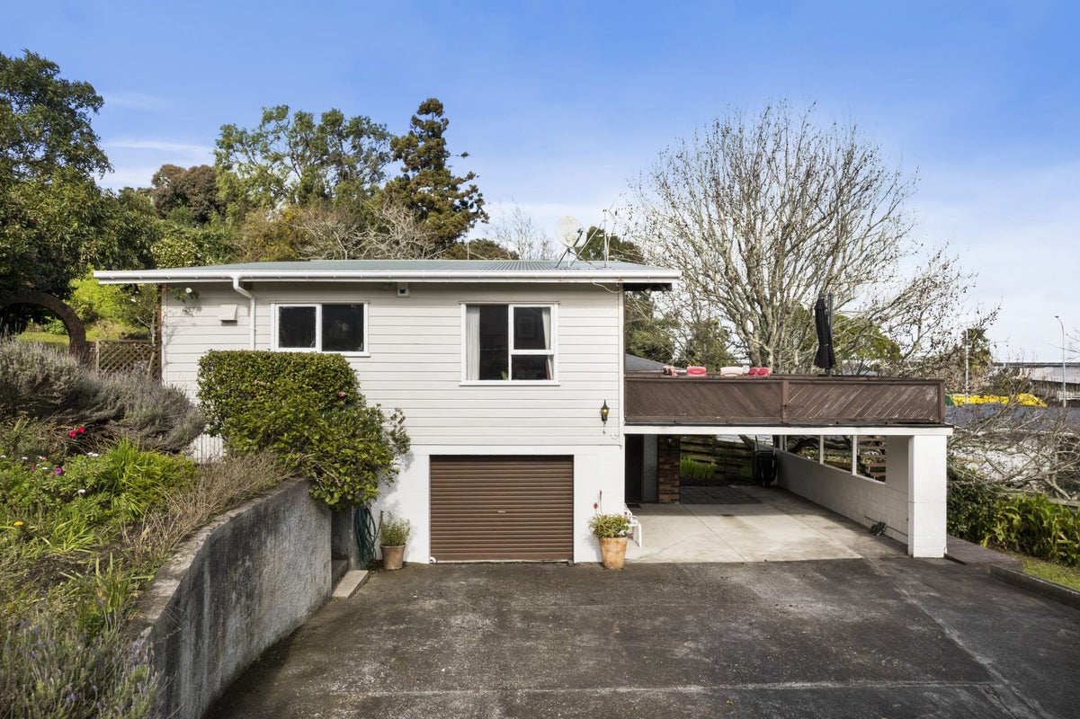 6 Chevis Place, Pakuranga, Auckland - Carousel 1