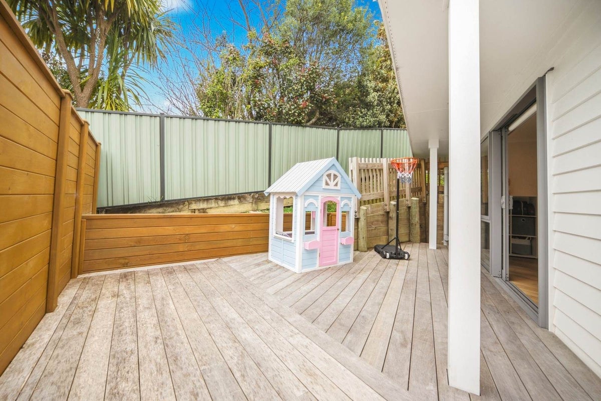 44A Stapleford Crescent, Browns Bay, North Shore City, Auckland - Carousel 2