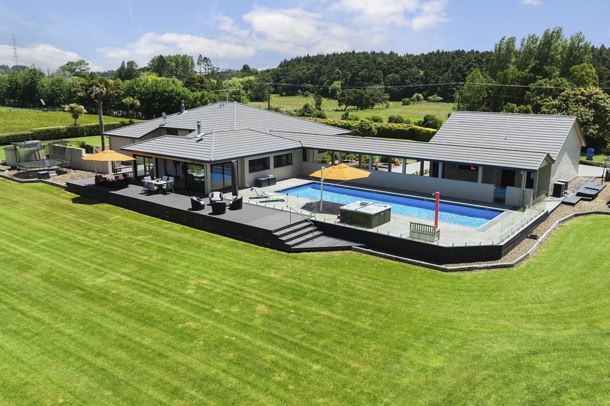 458 Papakura-Clevedon Road, Papakura - Carousel 1