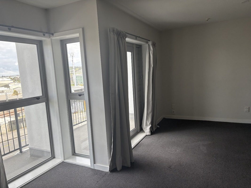 2D Western Springs Road, Morningside, Auckland - Carousel 2
