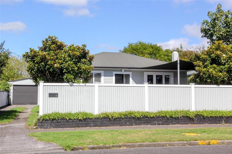 18 Karaka Street, Merrilands, New Plymouth - Carousel 16