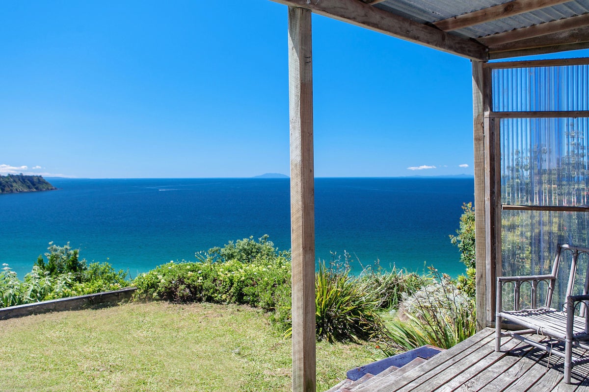 452 Sea View Road, Onetangi, Waiheke Island - Carousel 1