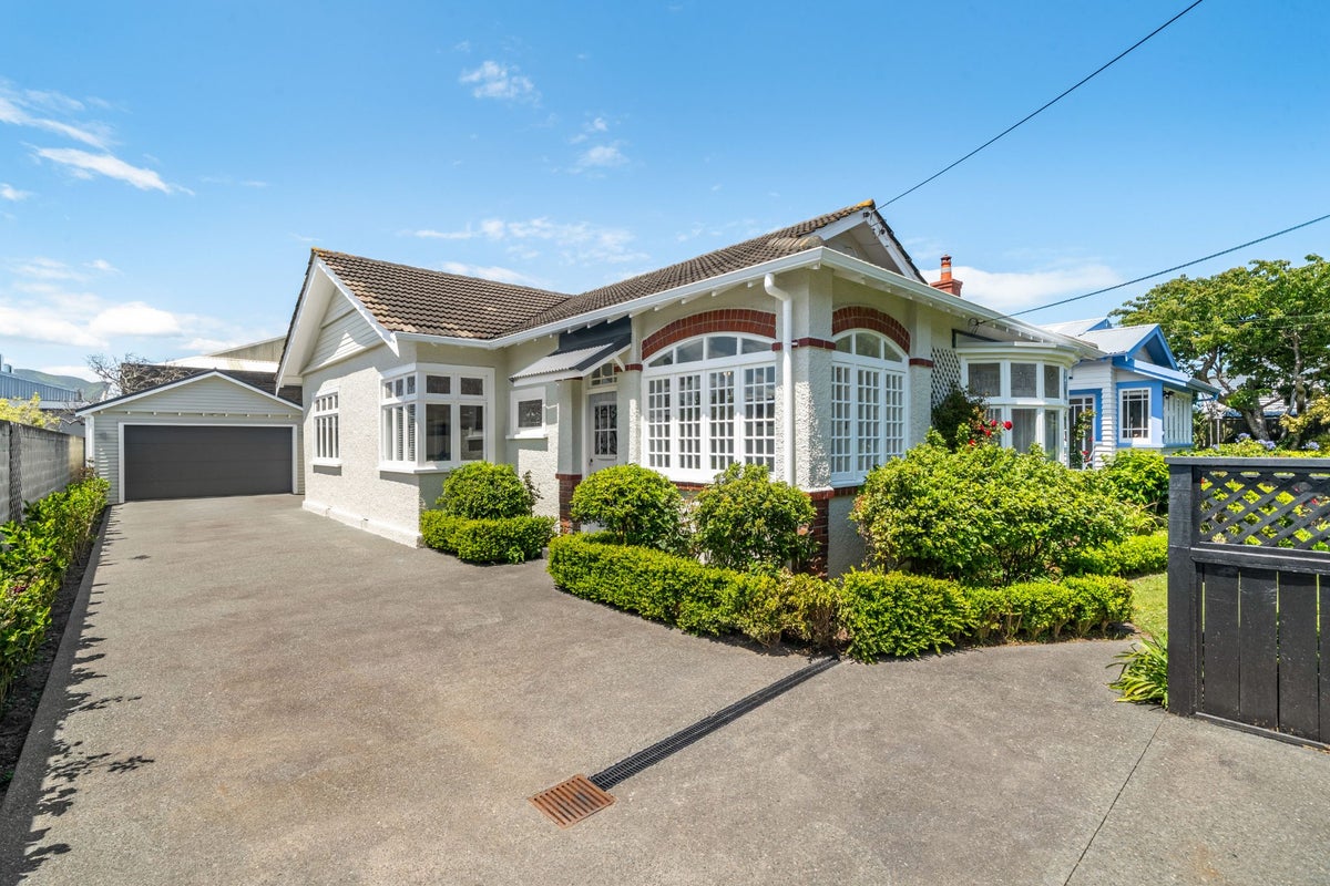 22 Kensington Avenue, Petone, Lower Hutt - Carousel 1