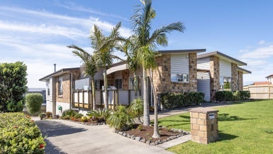 10 Liberty Crescent, Beachlands, Auckland - Carousel 1