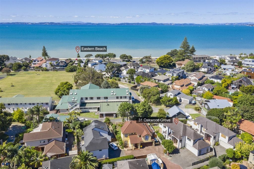 31 Oakwood Grove, Eastern Beach, Auckland - Carousel 1