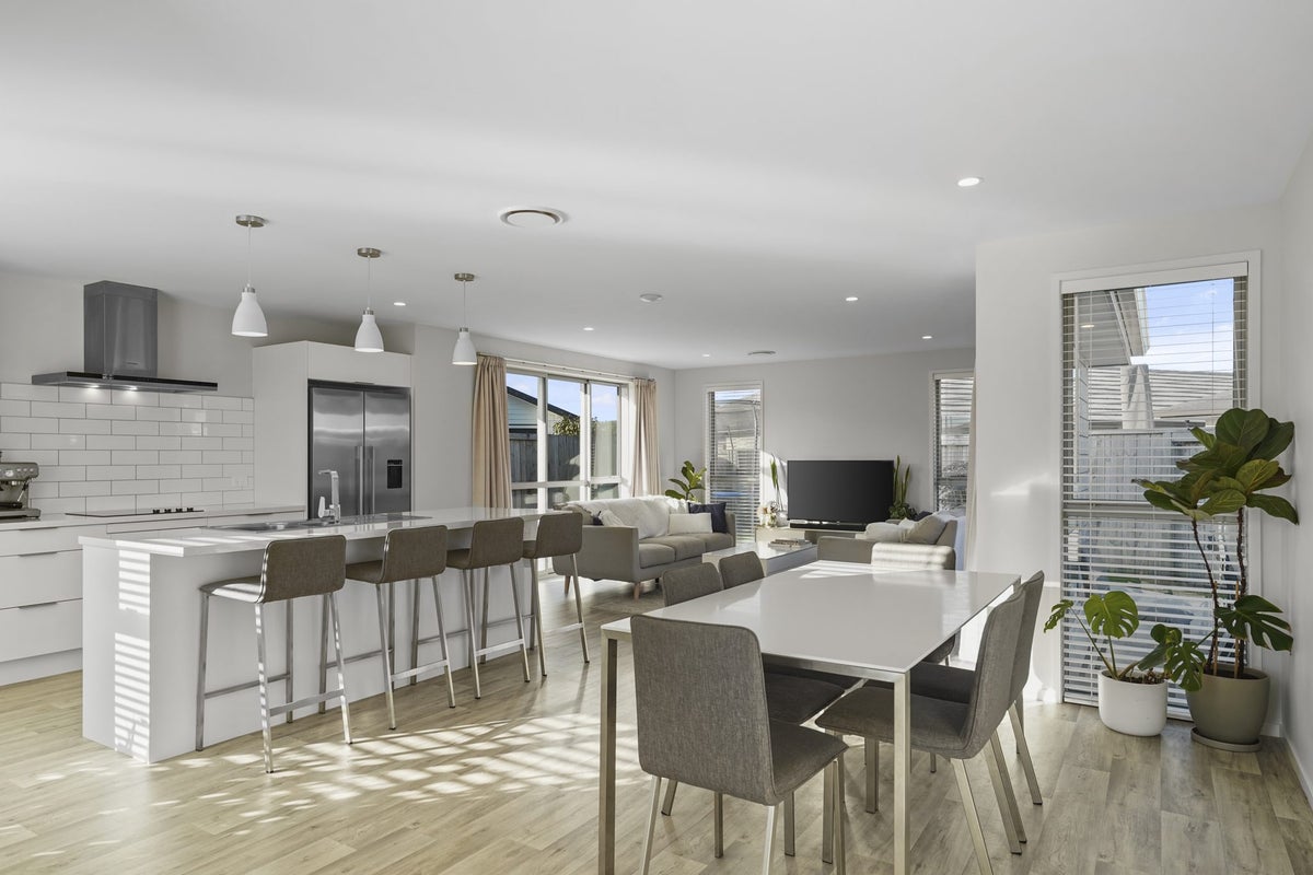 37 Kahuparere Crescent, Pyes Pa, Tauranga - Carousel 2