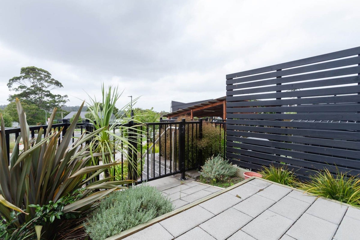 84 Selo Street, Glen Eden, Auckland - Carousel 9