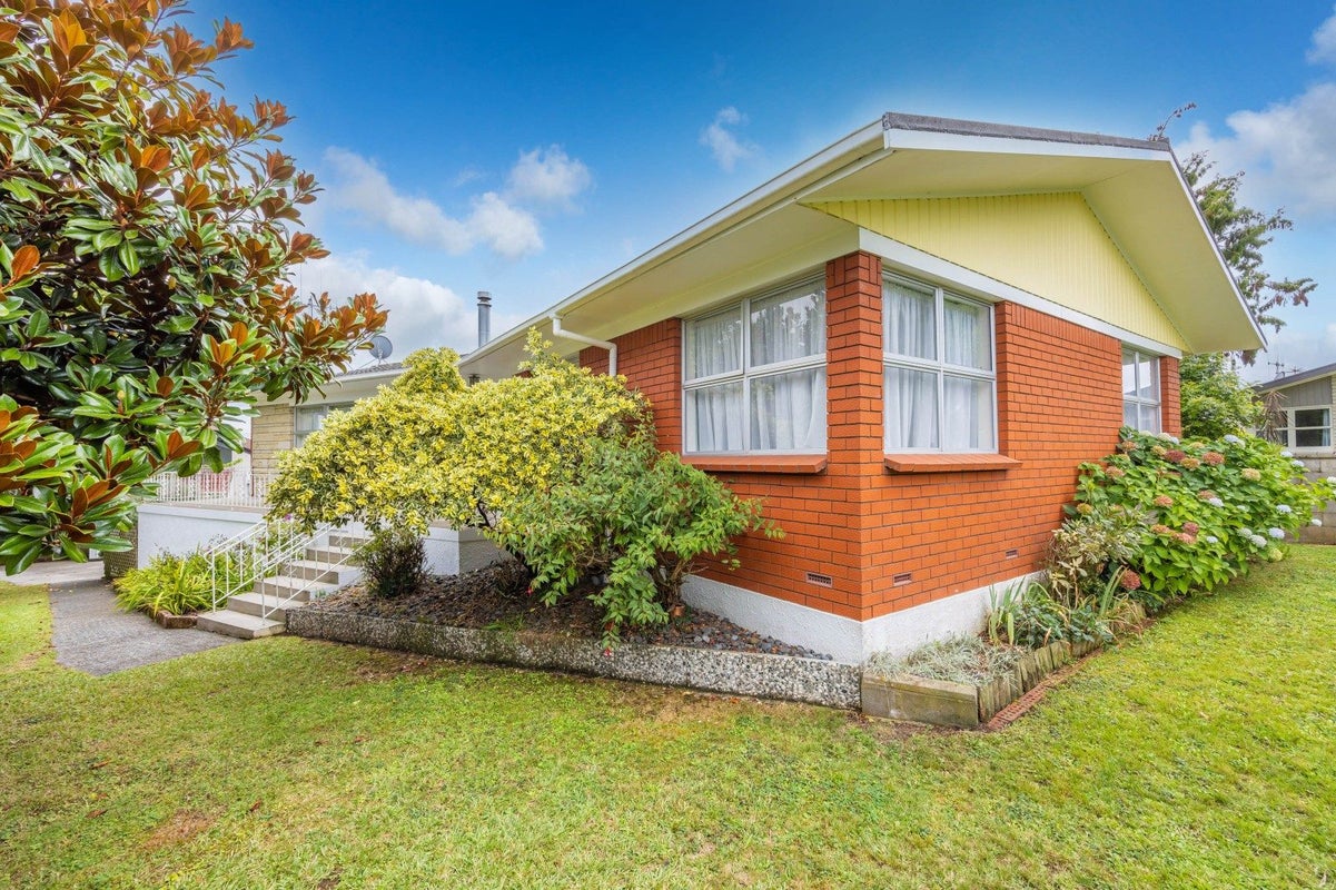 8 Pelorus Street, Glenview, Hamilton - Carousel 2