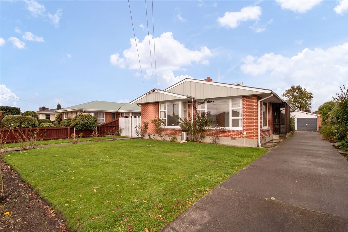 1/301 Wairakei Road, Bryndwr, Christchurch - Carousel 1