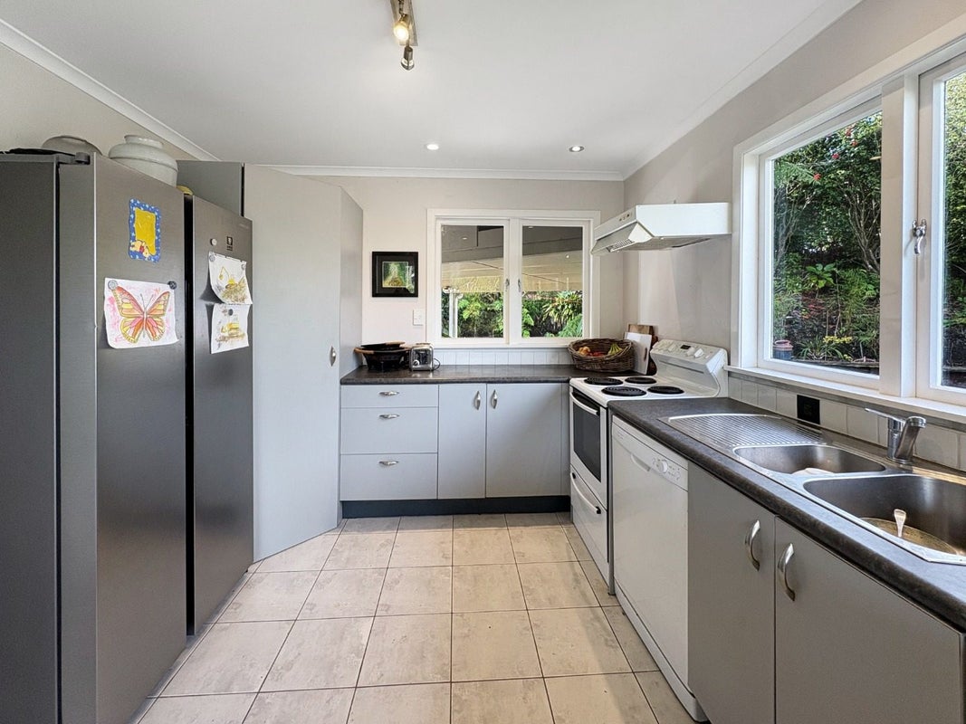 2 Hillside Terrace, Saint Johns Hill, Whanganui - Carousel 2