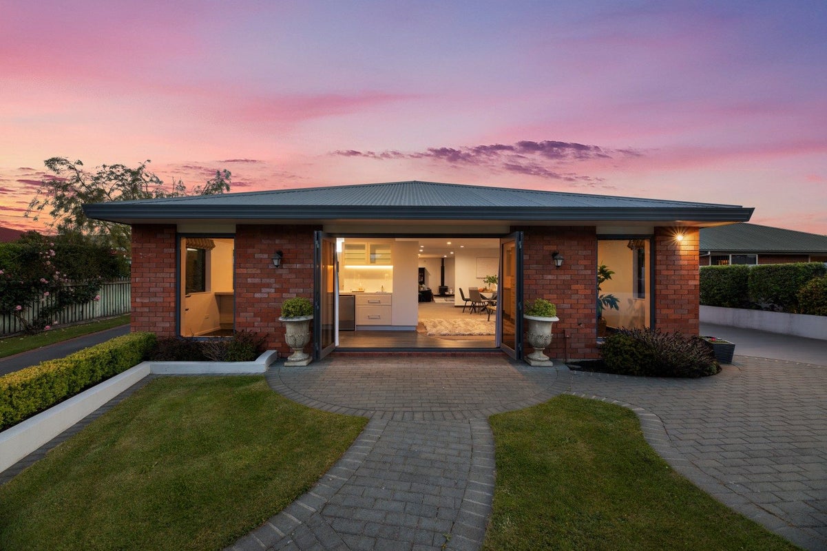 6 Robalan Place, Redwoodtown, Blenheim - Carousel 37