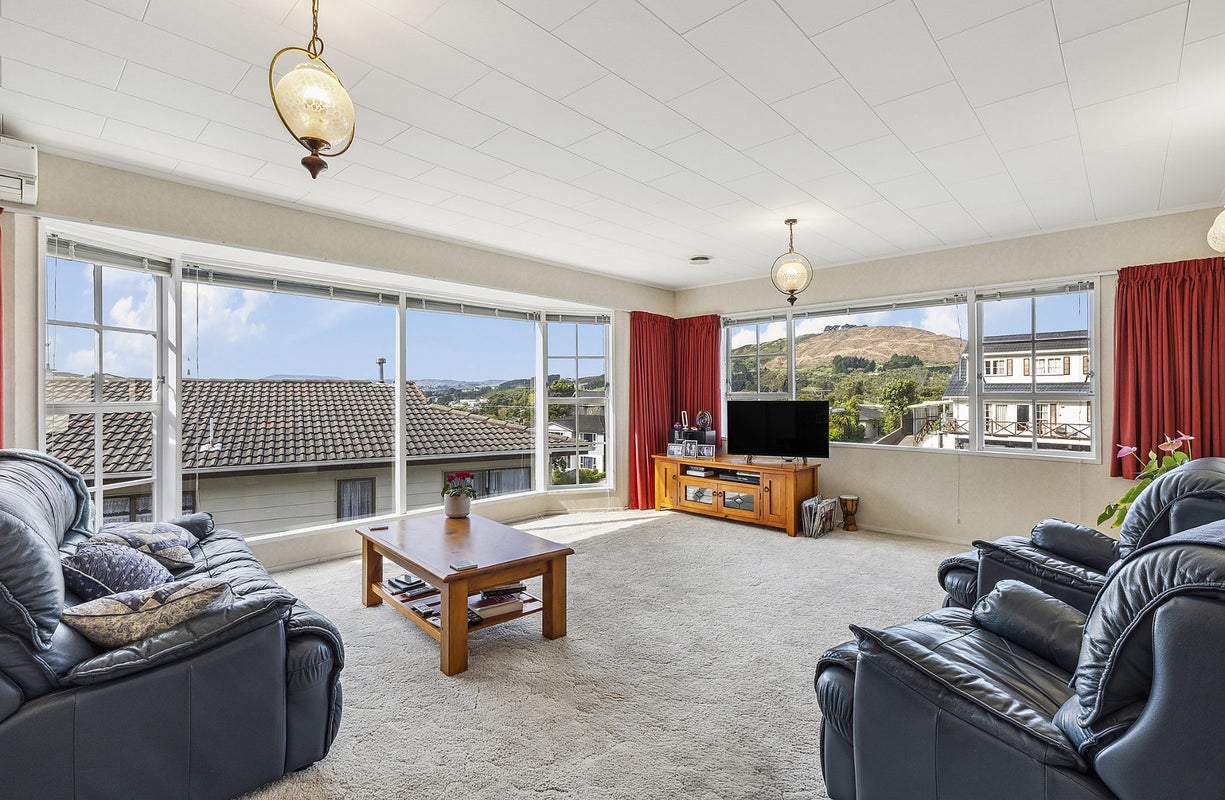 34 Fyvie Avenue, Tawa, Wellington - Carousel 2