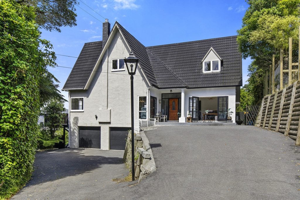 35 Gurney Road, Kelson, Lower Hutt - Carousel 1