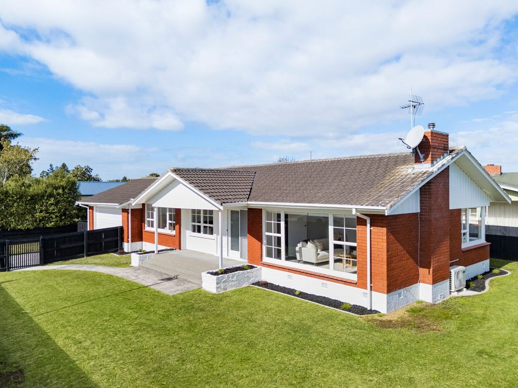 2 Bowen Place, St Andrews, Hamilton - Carousel 2