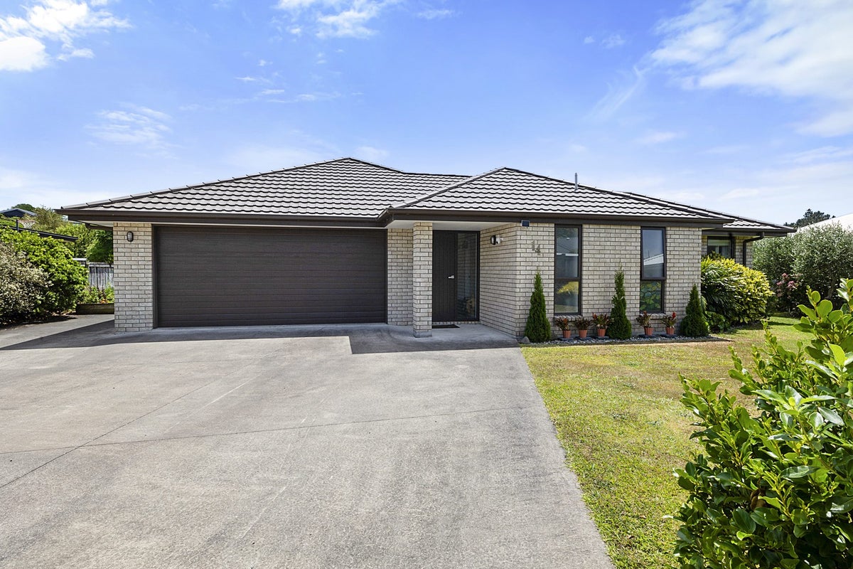 14 Te Arakete Place, Hurworth, New Plymouth - Carousel 1