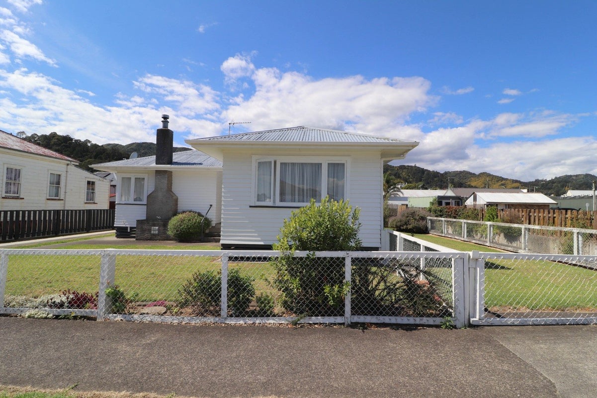 602 Queen Sh25 Street, THAMES, Thames - Carousel 25
