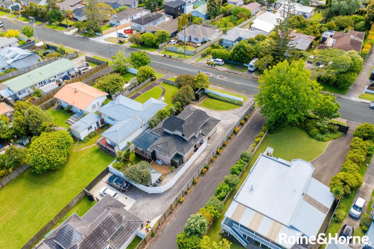 2/84 Verbena Road, Birkdale, Auckland - Carousel 1