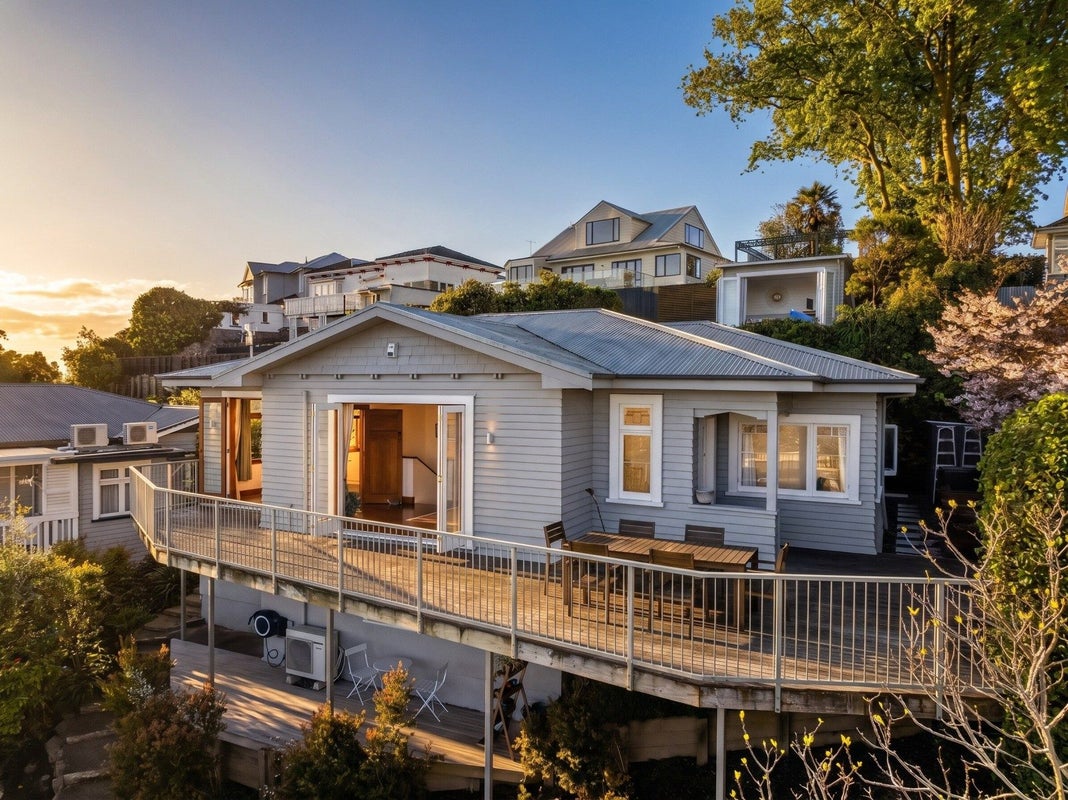 8 Harvey Road, Bluff Hill, Napier, Hawke's Bay - Carousel 1