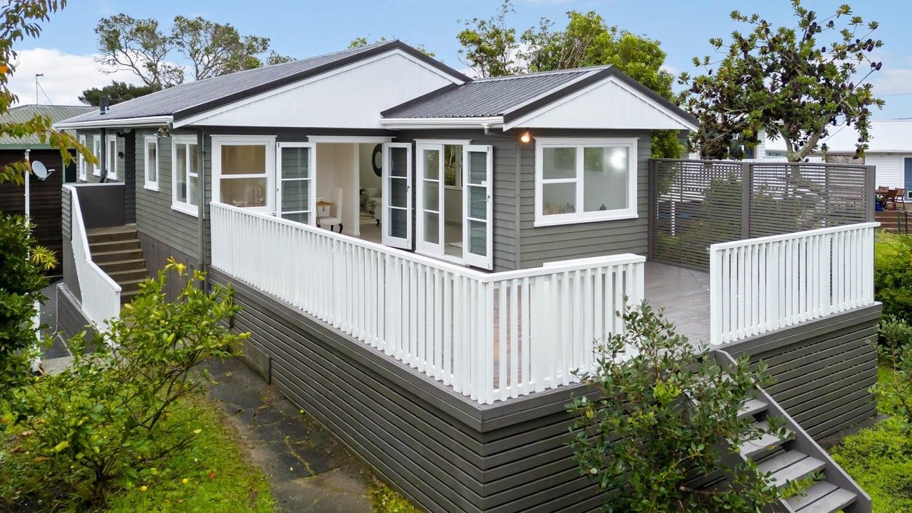 2/1 Stanley Road, Glenfield, Auckland - Carousel 1