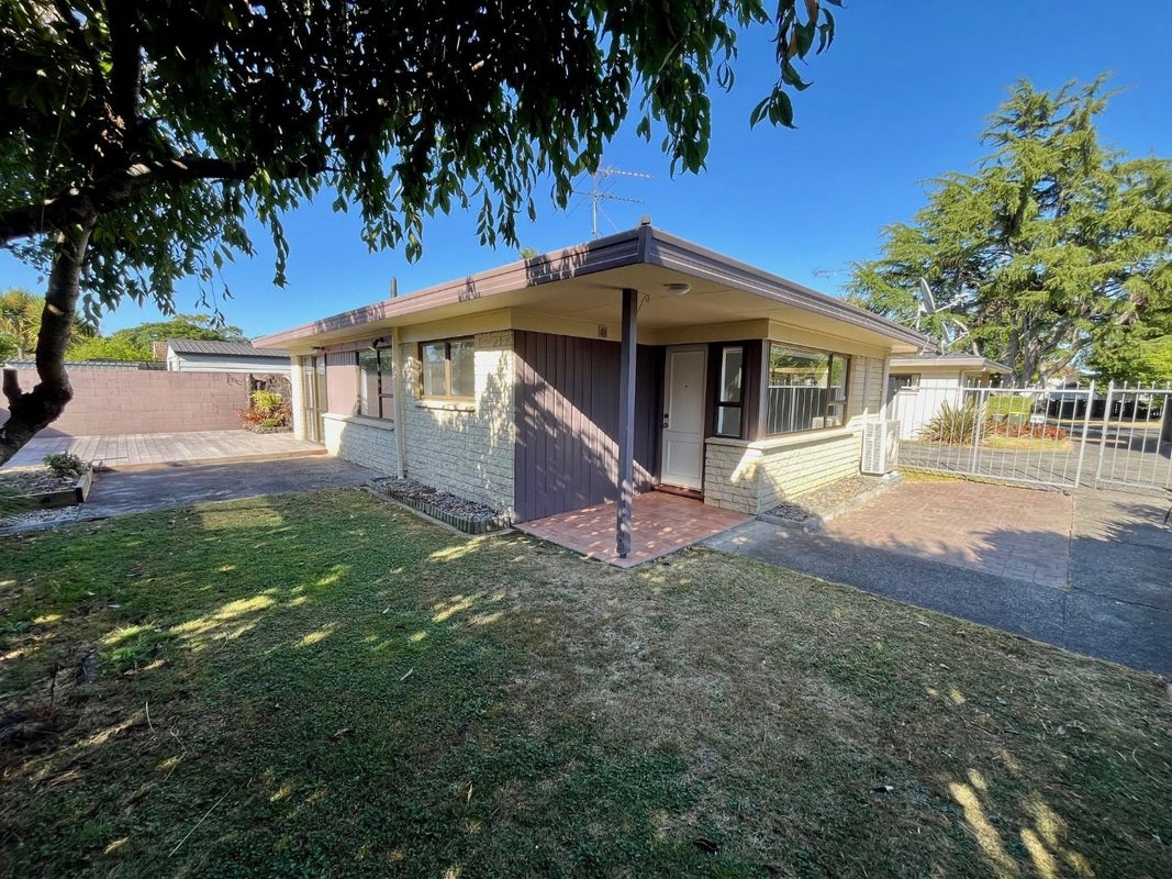 2/24 Beaumaris Way, Conifer Grove, Takanini - Carousel 2
