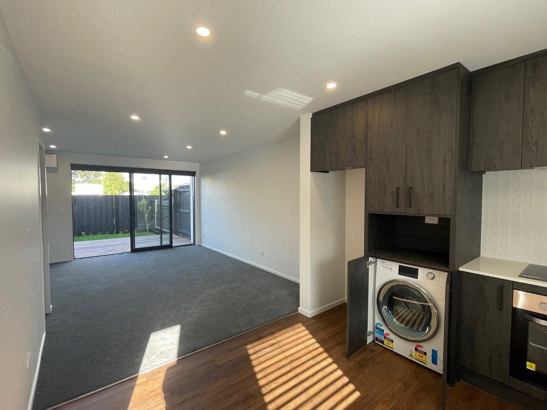 8/27 New Brighton Road, Shirley, Christchurch - Carousel 1