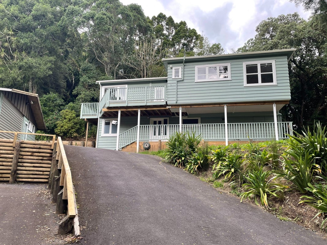 75 Park Road, Titirangi, Auckland - Carousel 1