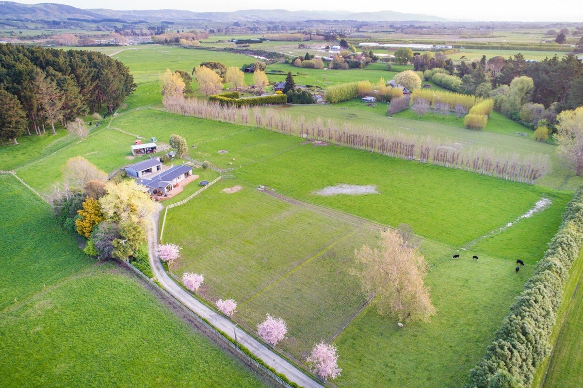 814 Napier Road, Whakarongo, Palmerston North - Carousel 1