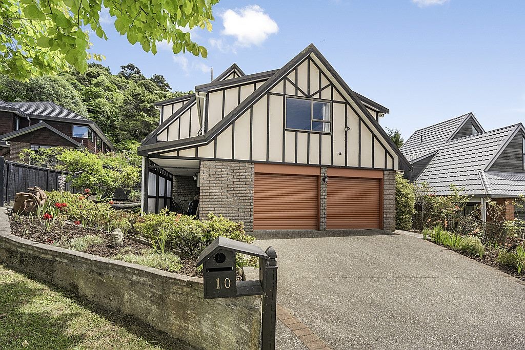 10 Pioneer Grove, Silverstream, Upper Hutt - Carousel 1