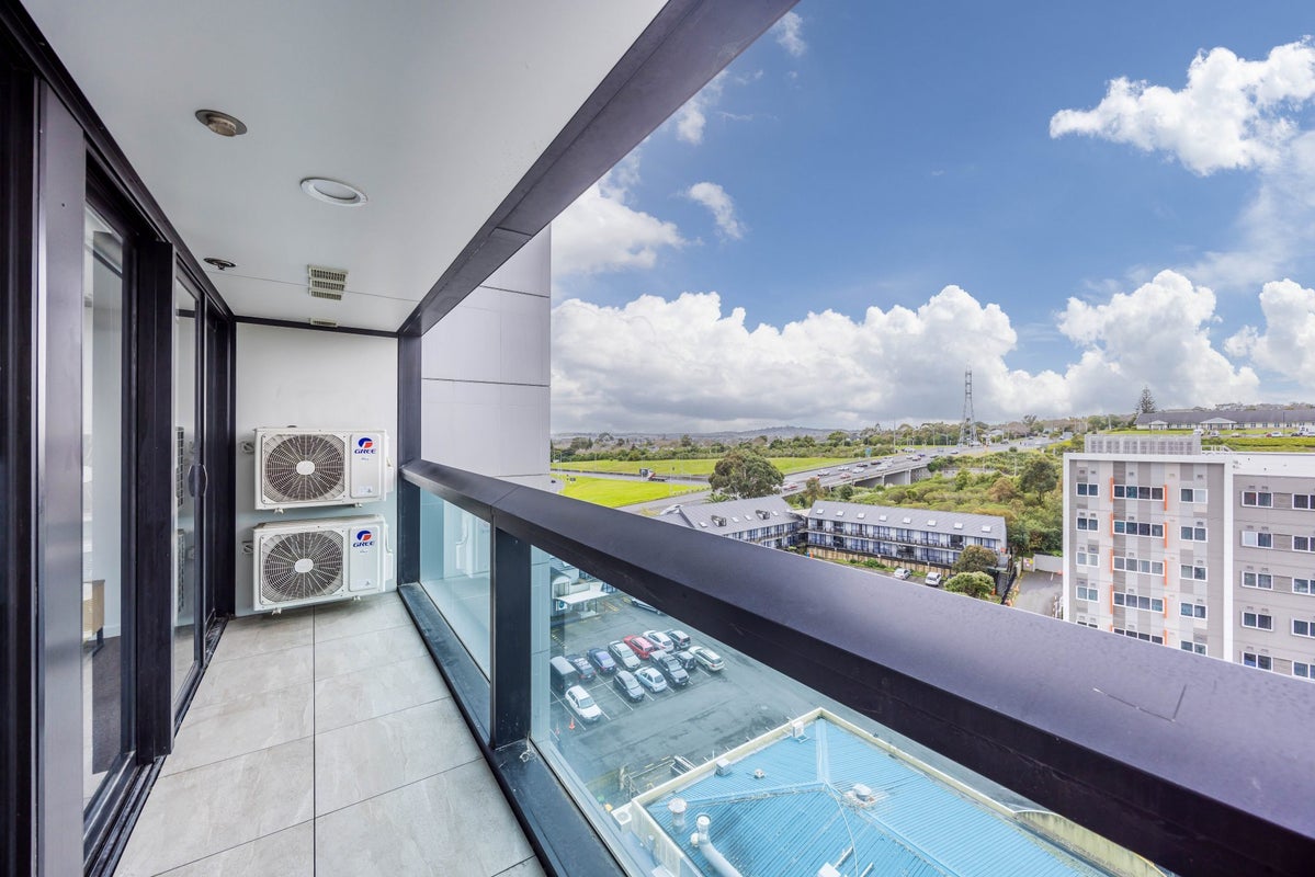 705/8 Lakewood Court, Manukau, Auckland - Carousel 2