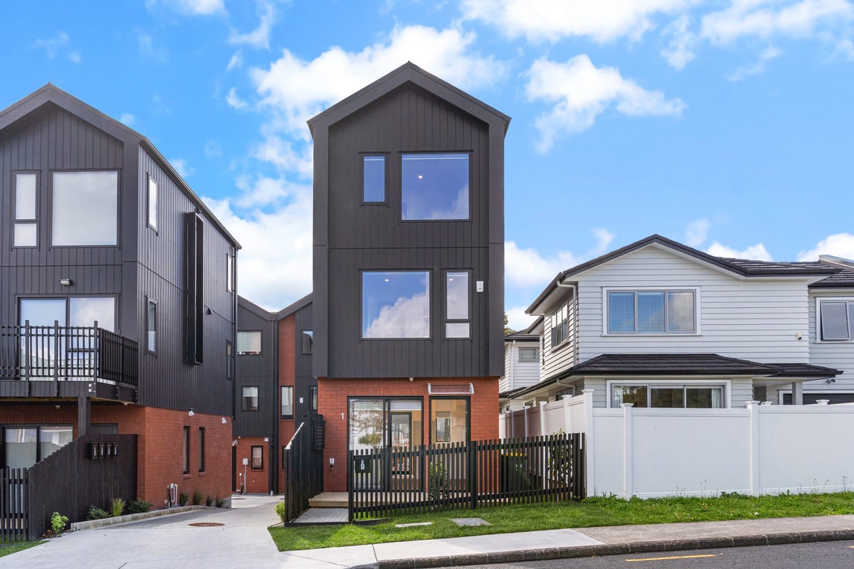1/1 Roseberry Avenue, Birkenhead, Auckland - Carousel 1