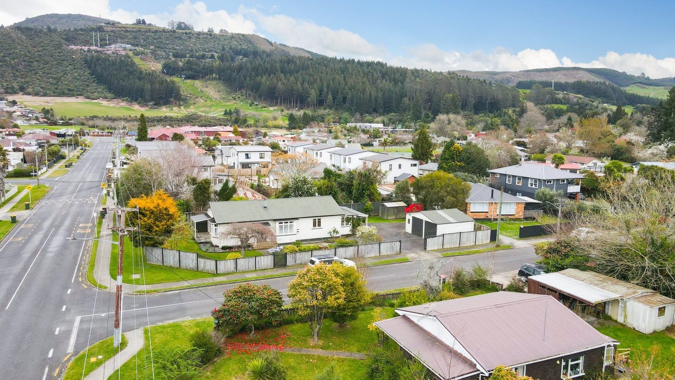 40 Kawaha Point Road, Fairy Springs, Rotorua, Bay Of Plenty - Carousel 13