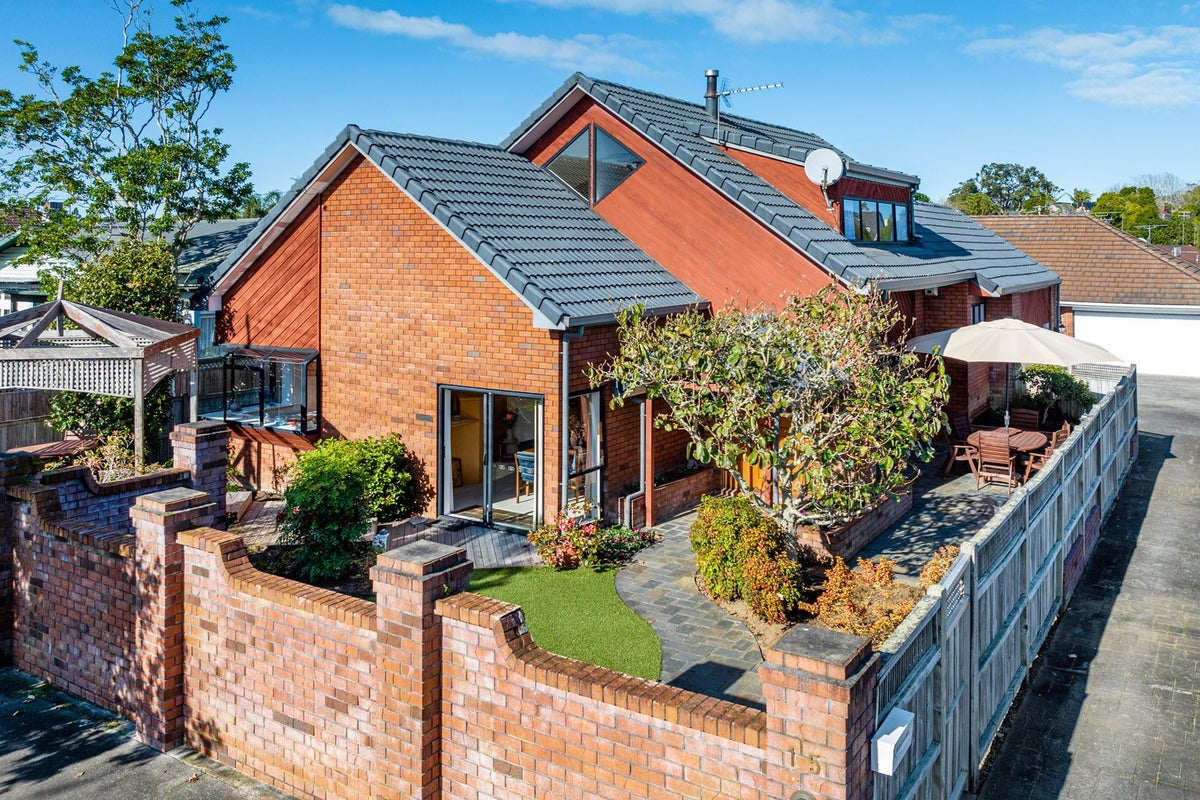15 Highwic Avenue, Epsom, Auckland - Carousel 1