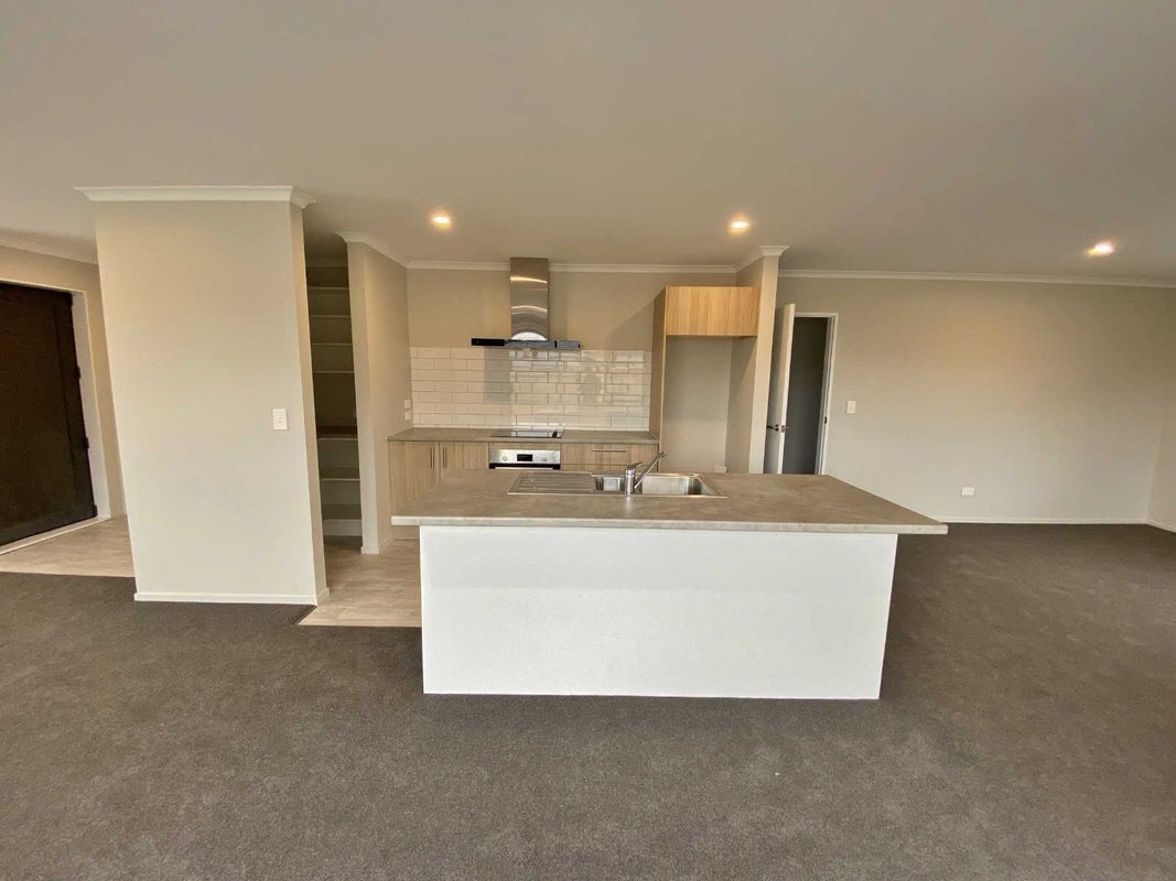 5 Newbury Lane, Casebrook, Christchurch - Carousel 2