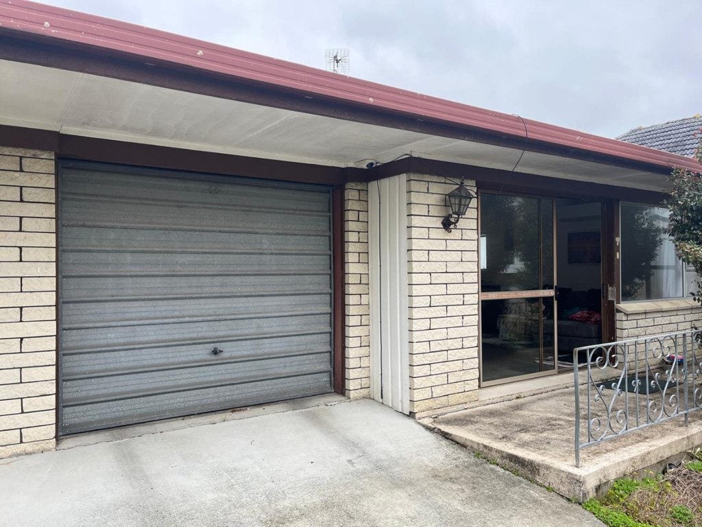 2/56 Te Atatu Road, Te Atatu South, Auckland - Carousel 2