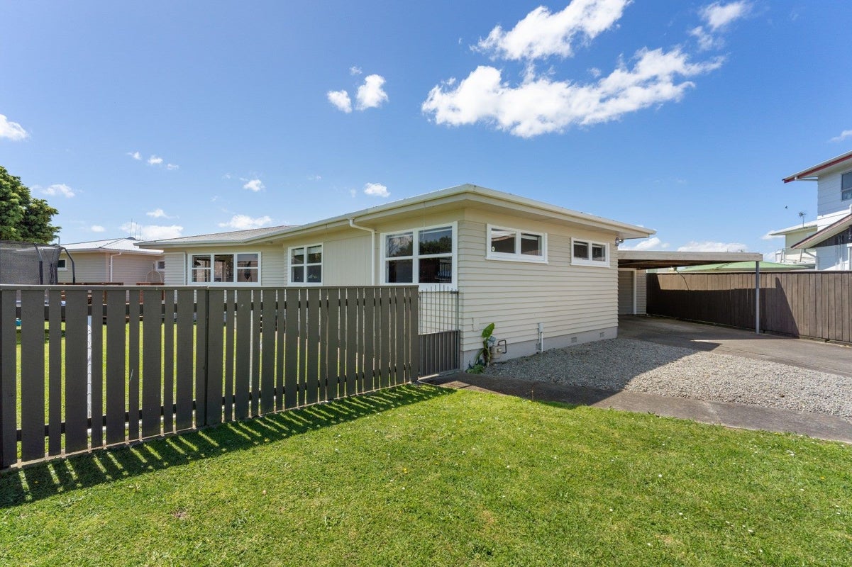 8 Essex Place, Milson, Palmerston North - Carousel 2
