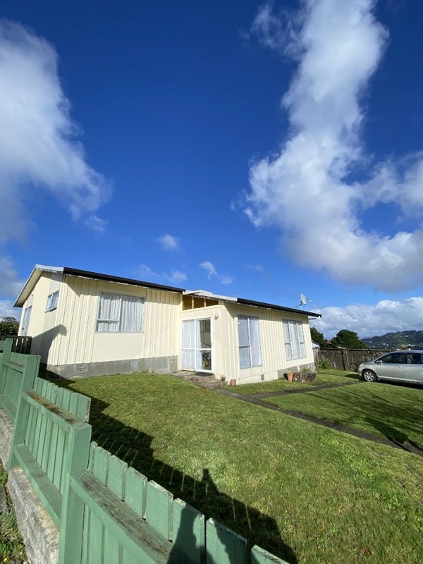 19 Outram Grove, Kelson, Lower Hutt - Carousel 24