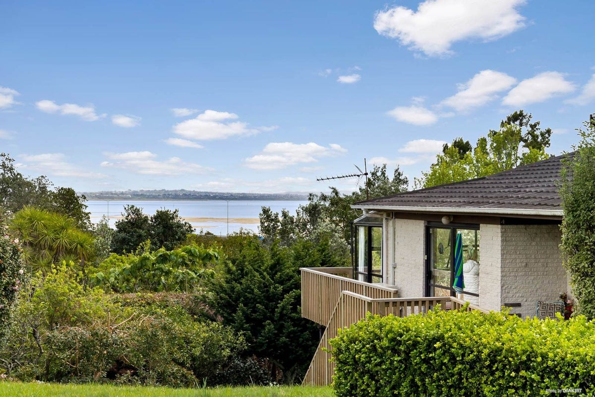 4/14 Howlett Street, Waterview, Auckland - Carousel 1