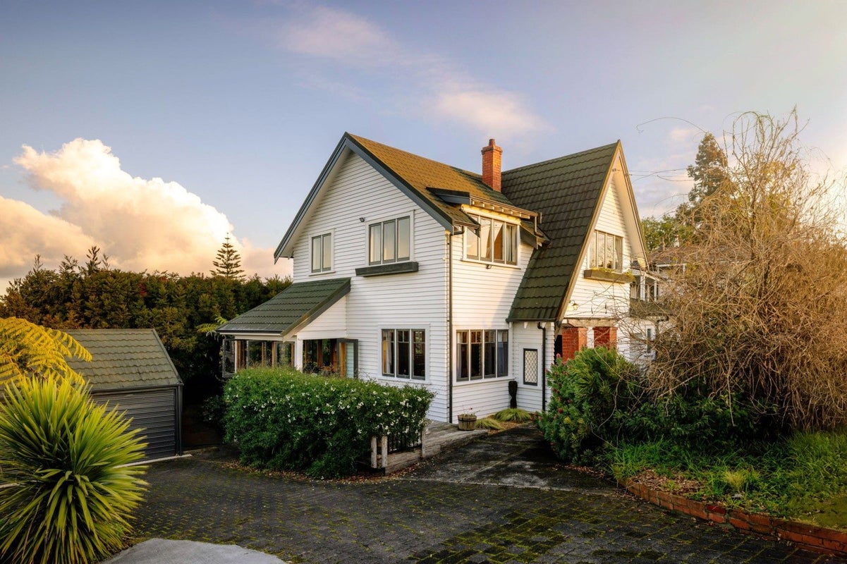 69 Forest Lake Road, Forest Lake, Hamilton - Carousel 1