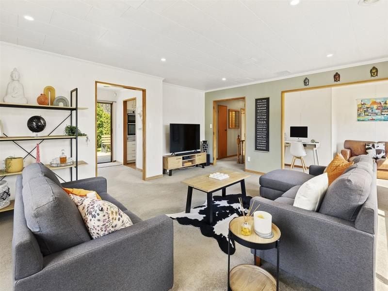 8 Charthouse Lane, Whitby, Porirua - Carousel 2