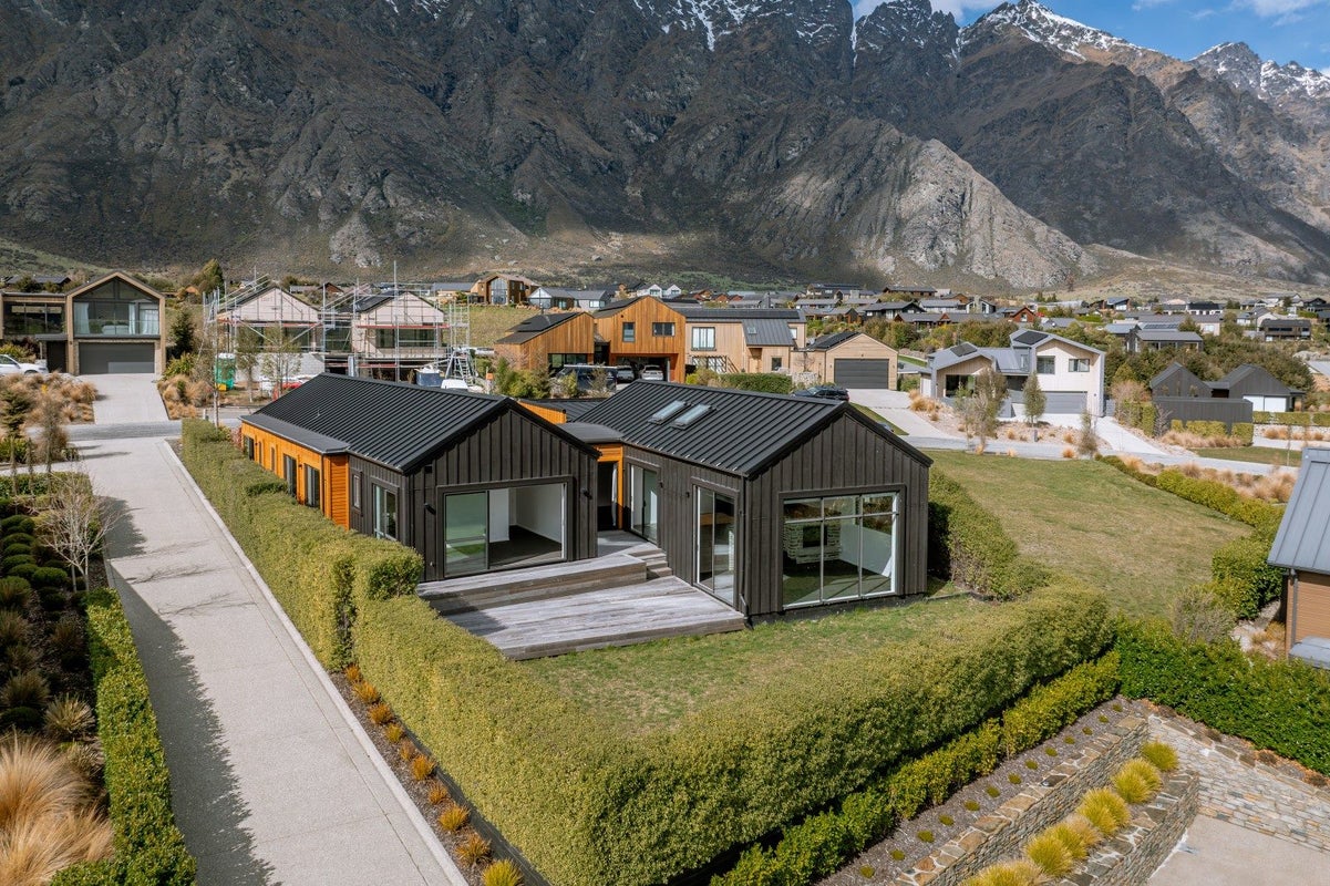13 Falconer Rise, Jacks Point, Queenstown-Lakes, Otago - Carousel 2