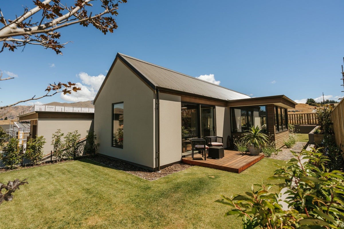 11 Cambrian Street, Wanaka - Carousel 1